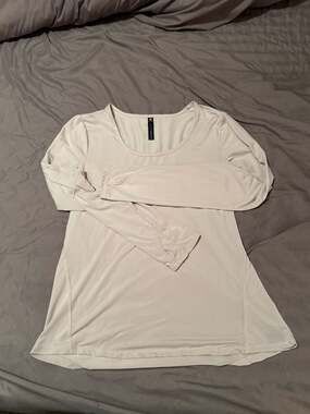 90 Degree by Reflex Long Sleeve Scoop Neck Activewear Top with Thumbholes, Size